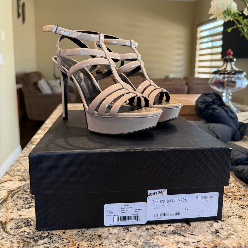 💛YSL NUDE PATENT HEELS💛